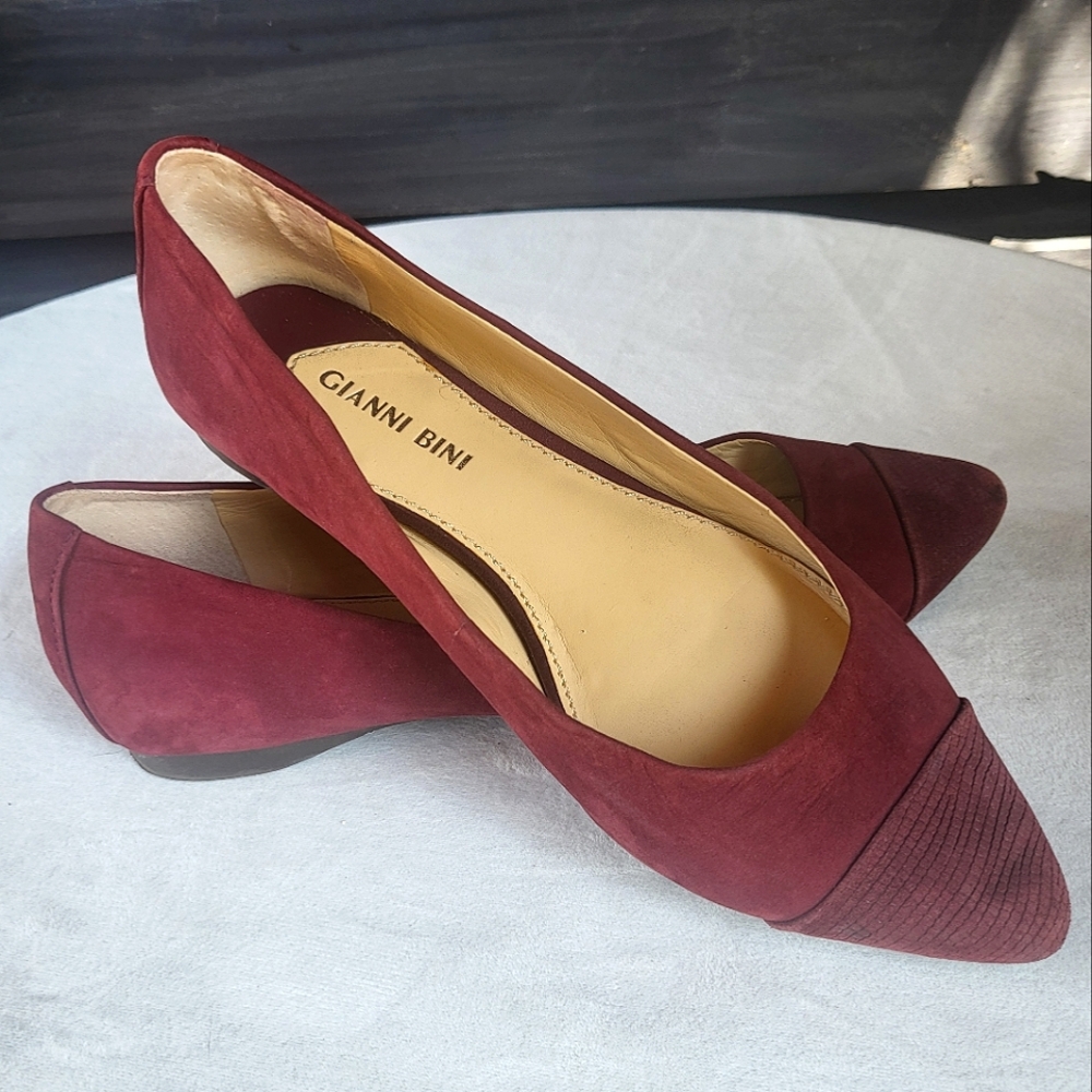 Gianni Bini Burgundy Suede Flats | 6.5M